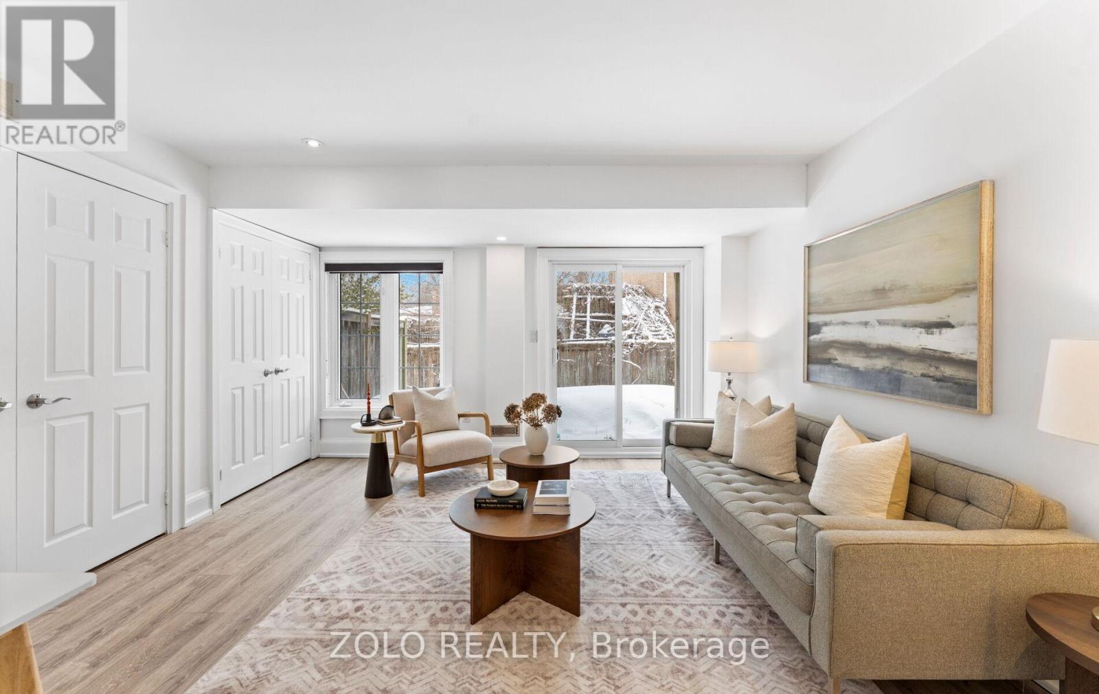 8 BURGON PLACE - Photo 3 of 49, Aurora (Aurora Village), Ontario