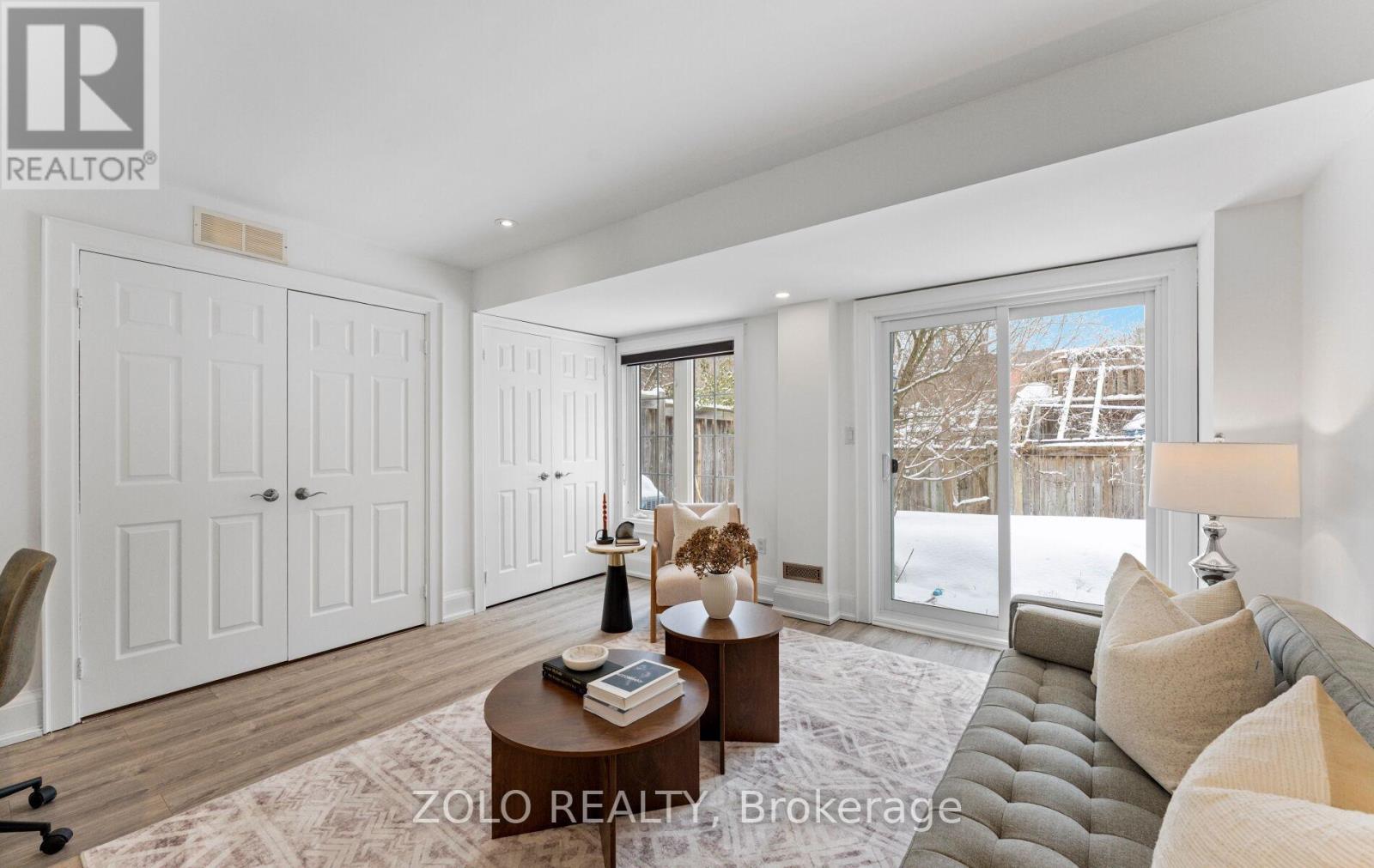 8 BURGON PLACE - Photo 4 of 49, Aurora (Aurora Village), Ontario