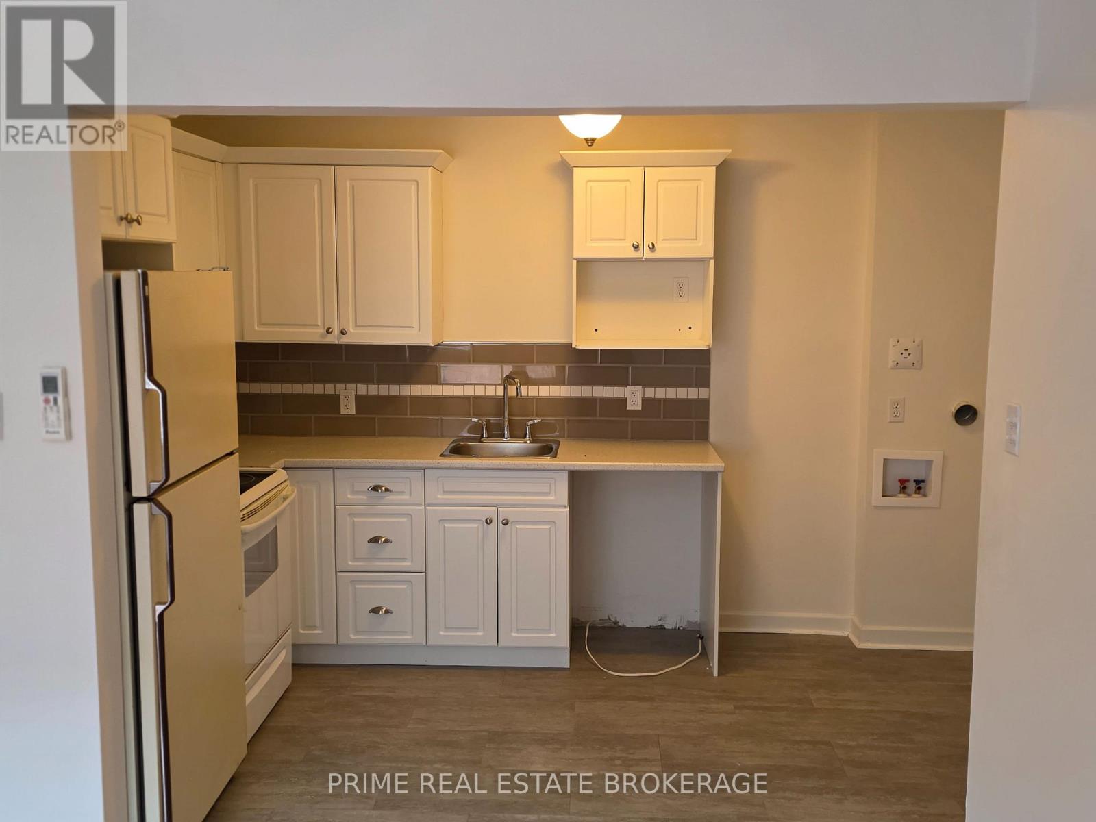 246 GREENWOOD AVENUE - 7