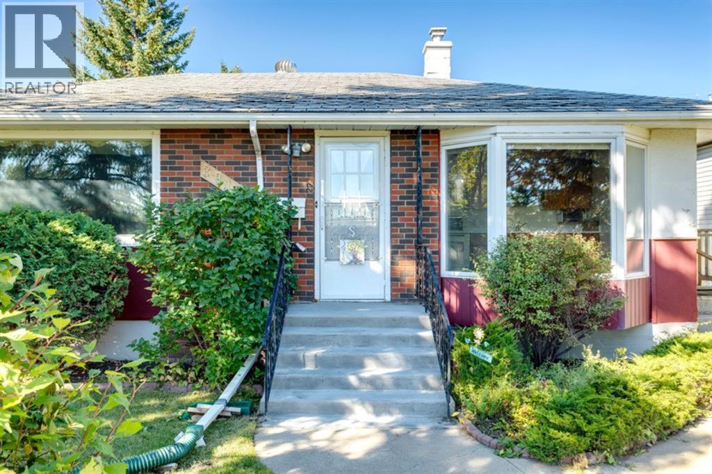 3915 73 Street NW, Calgary, Alberta