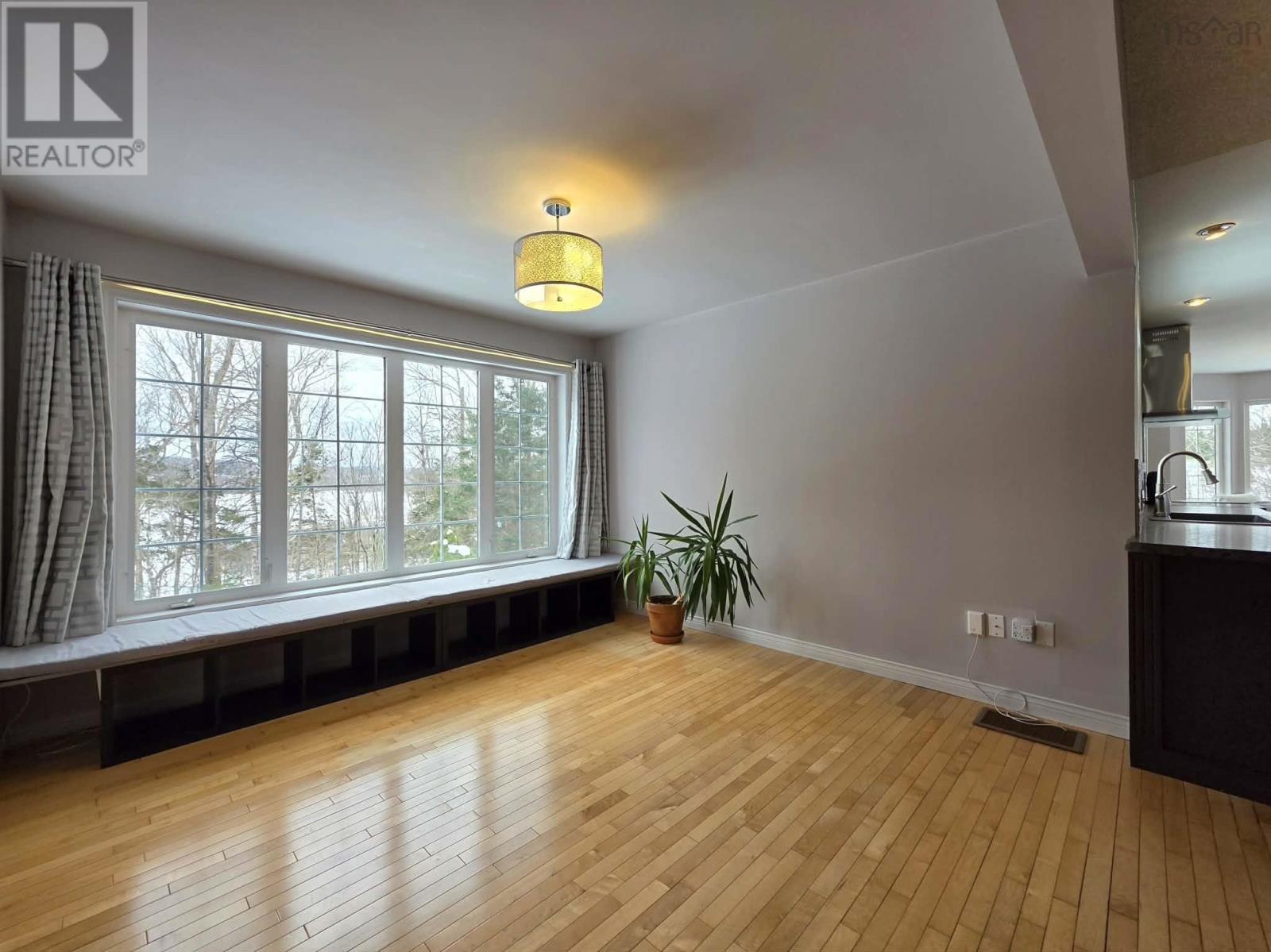 Property 11 of 49 of 102 Maple Boulevard