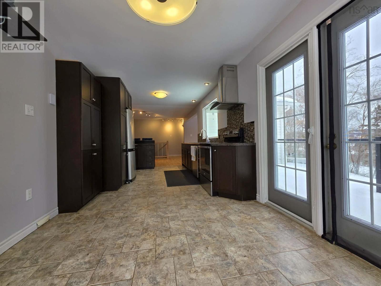 Property 16 of 49 of 102 Maple Boulevard