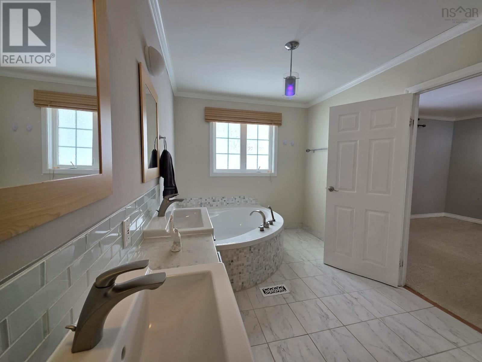 Property 23 of 49 of 102 Maple Boulevard