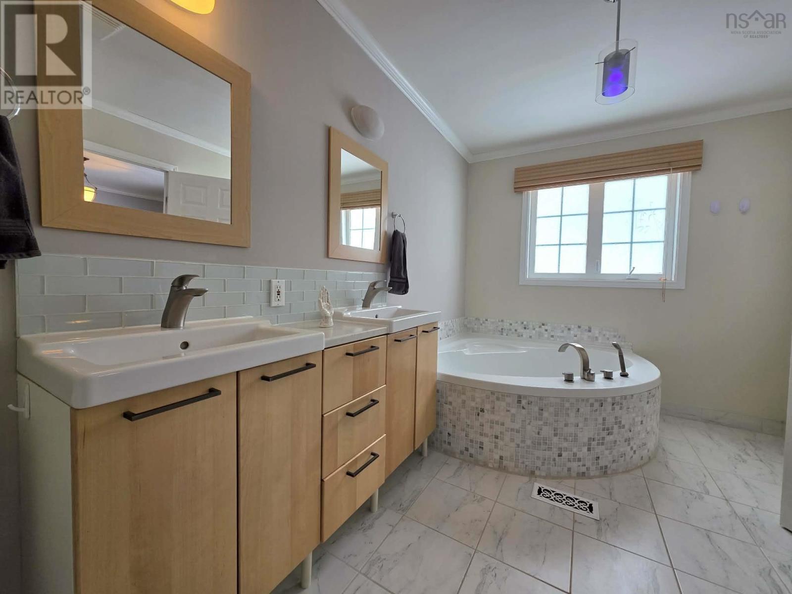 Property 22 of 49 of 102 Maple Boulevard