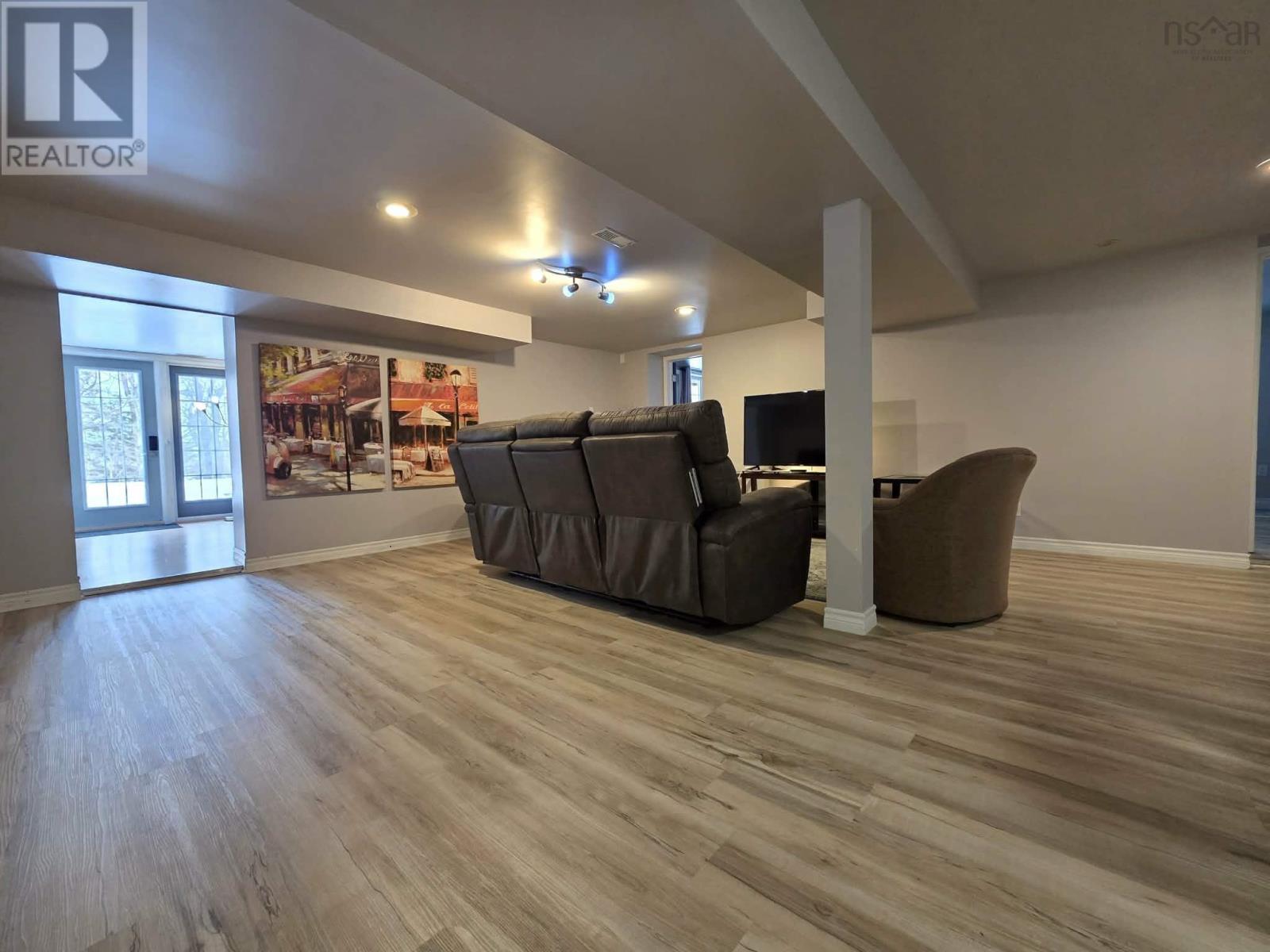 Property 33 of 49 of 102 Maple Boulevard