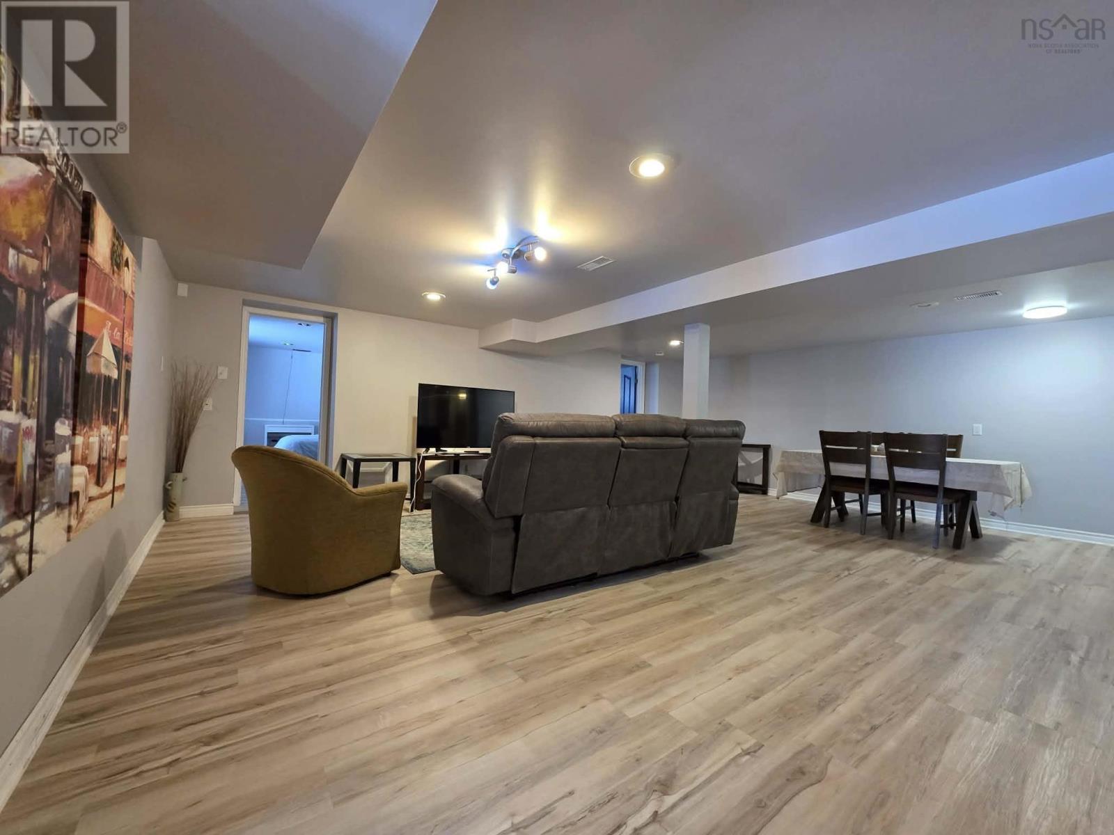 Property 32 of 49 of 102 Maple Boulevard