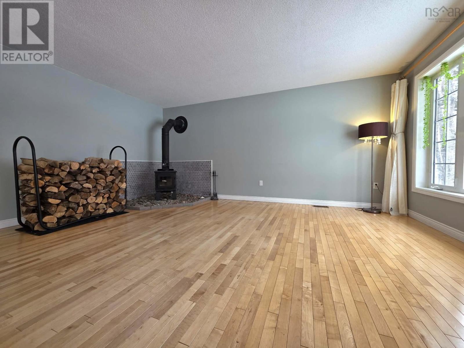 Property 7 of 49 of 102 Maple Boulevard