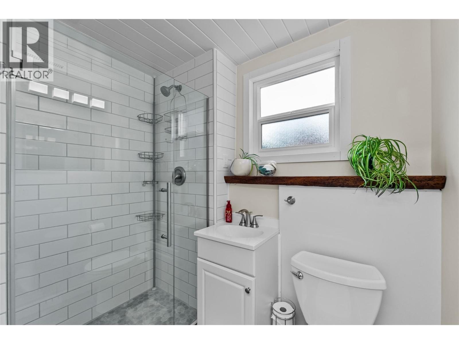 821 PUHALLO Drive, Kamloops