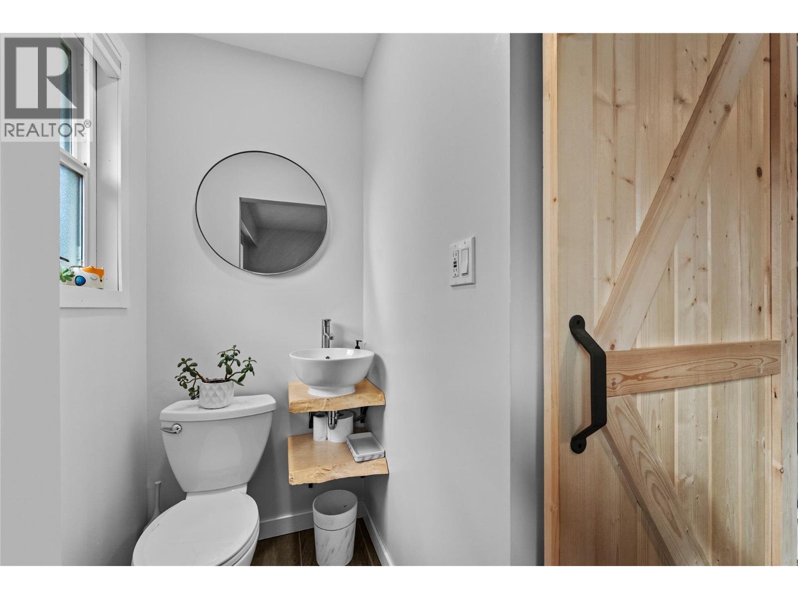 821 PUHALLO Drive, Kamloops