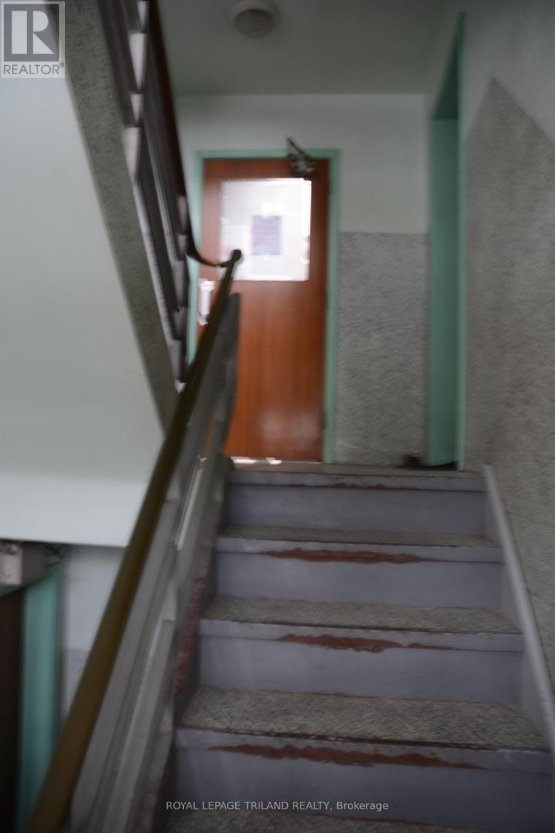 17 EMERY STREET W - Photo 5 of 13, London South (South E), Ontario