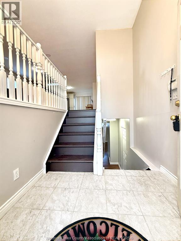 883 DYNASTY - Photo 3 of 39, Windsor, Ontario