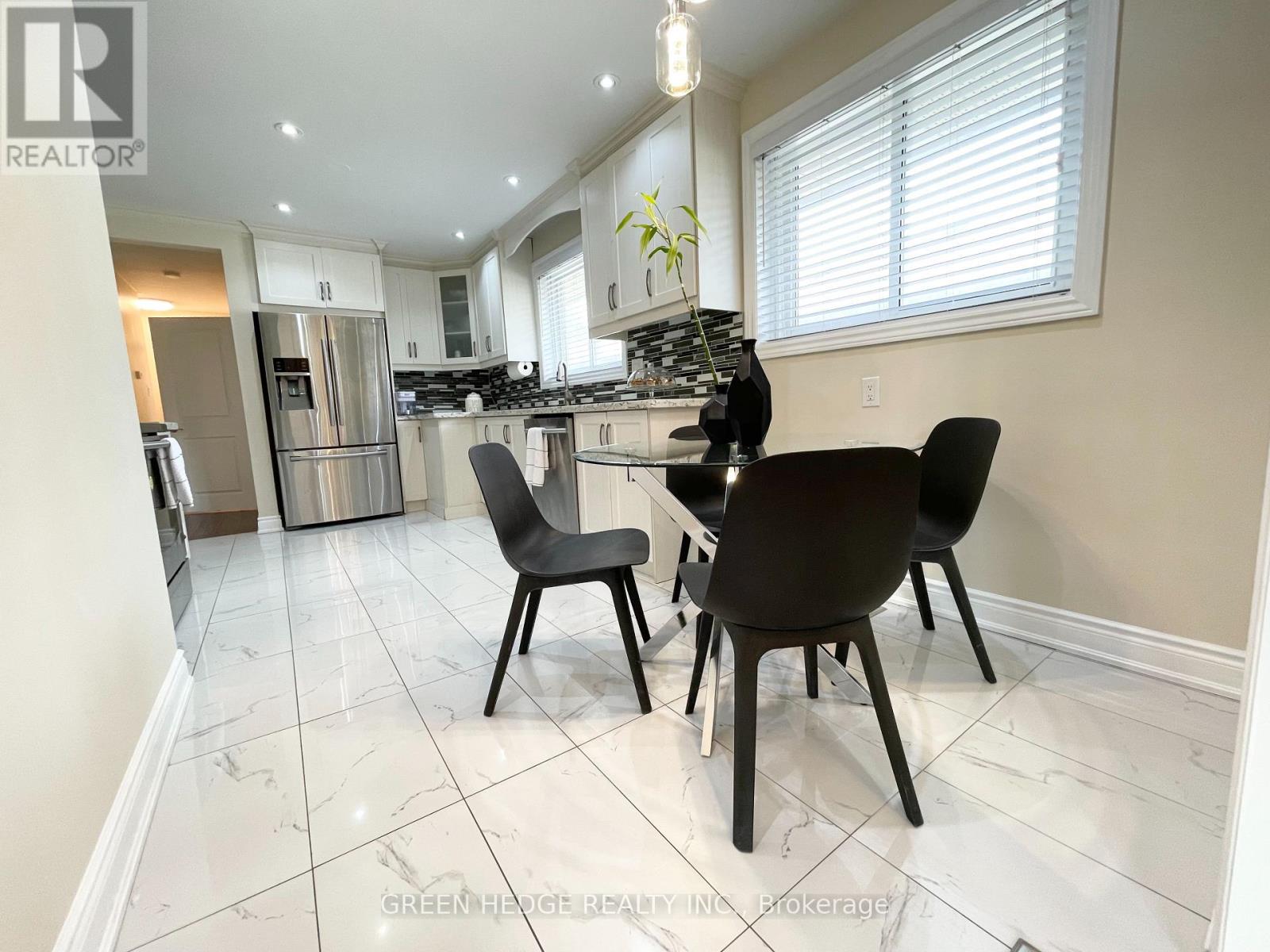 30 TAPLEY DRIVE - Photo 4 of 16, Toronto (Willowridge-Martingrove-Richview), Ontario