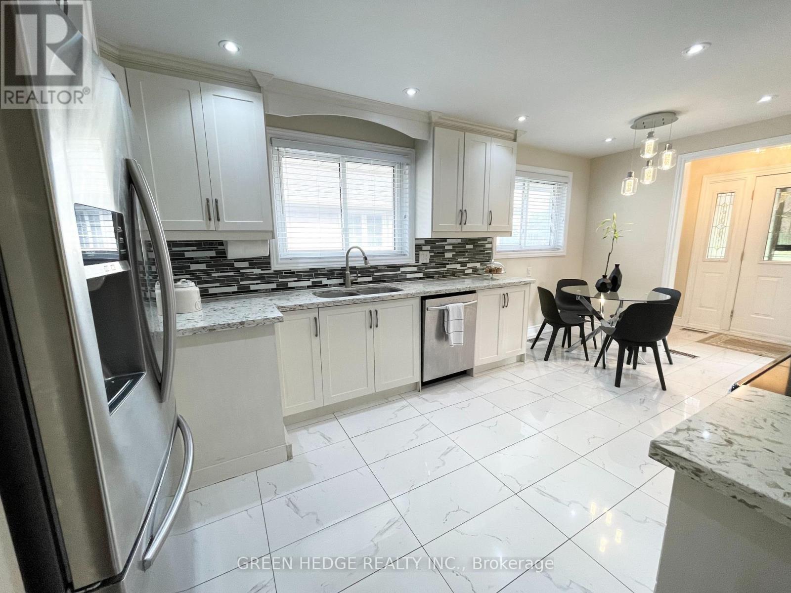 30 TAPLEY DRIVE - Photo 5 of 16, Toronto (Willowridge-Martingrove-Richview), Ontario