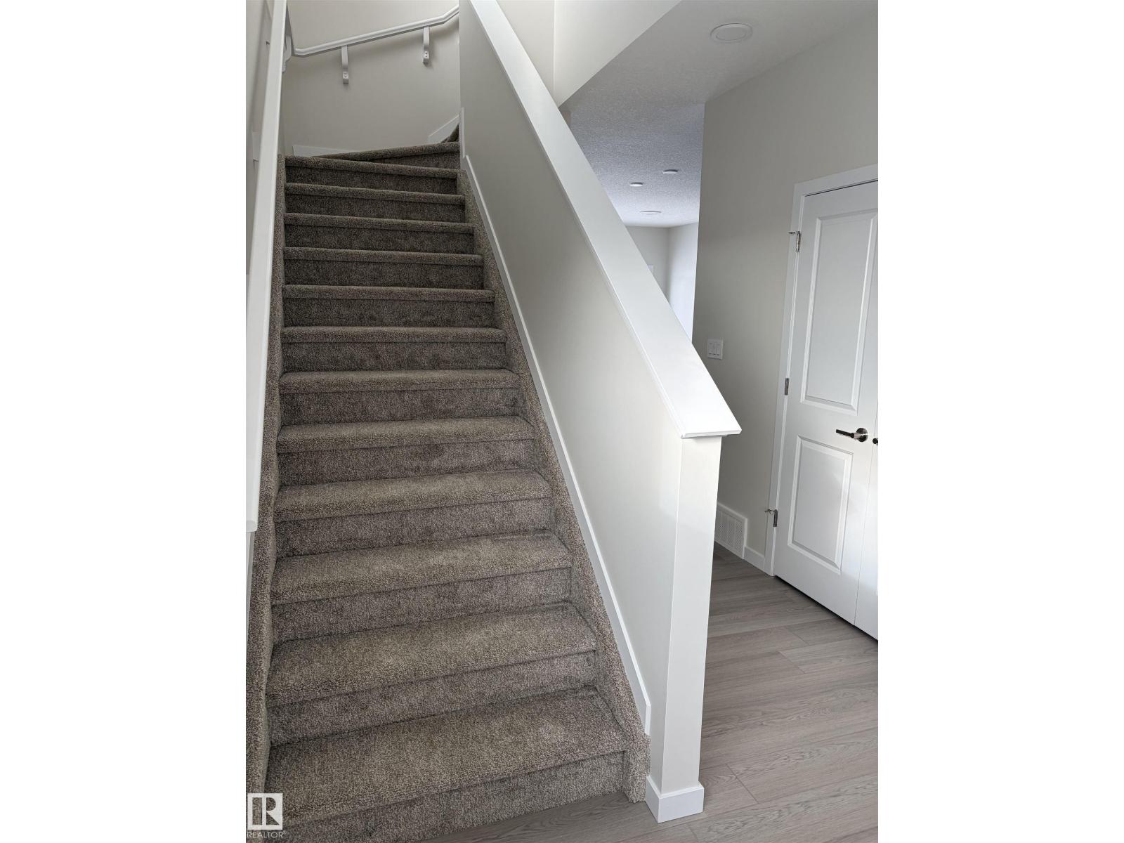 5756 HAWTHORN COMMON SW - Photo 3 of 23, Edmonton, Alberta