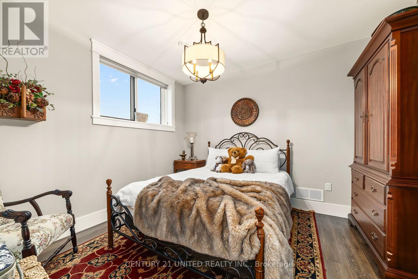 72 DARLING DRIVE - 37