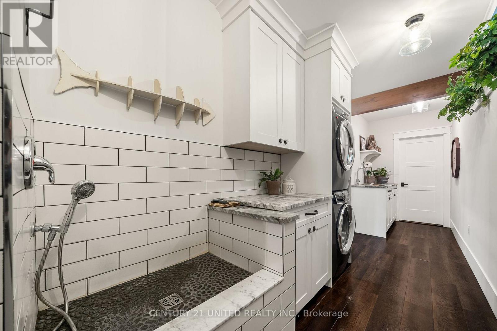 72 DARLING DRIVE - 32