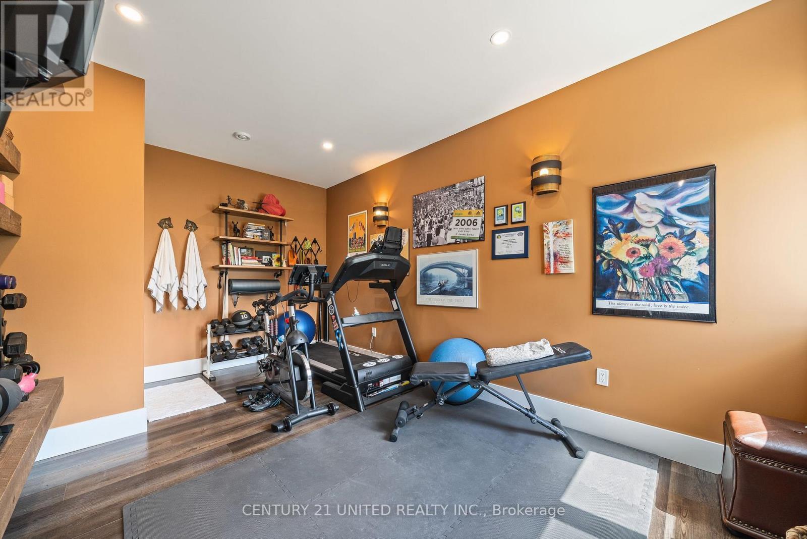 72 DARLING DRIVE - 36