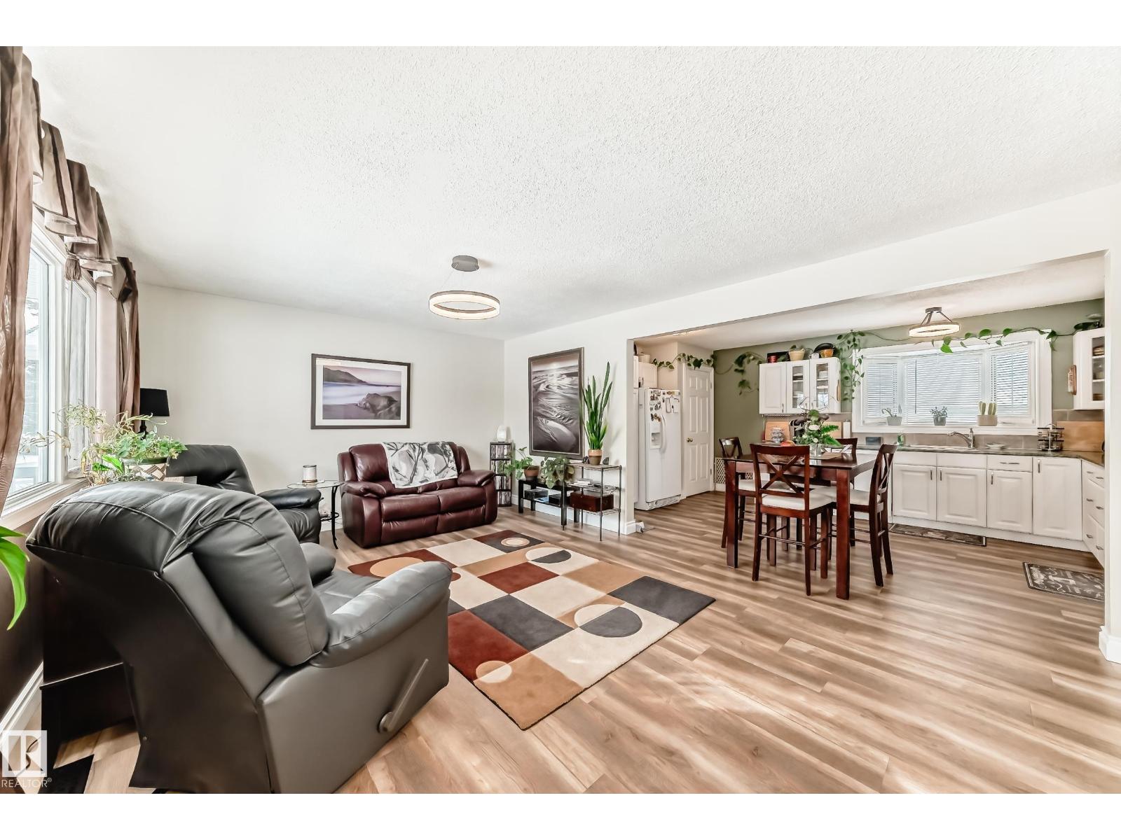 23 Balmoral DR - Photo 3 of 30, Spruce Grove, Alberta