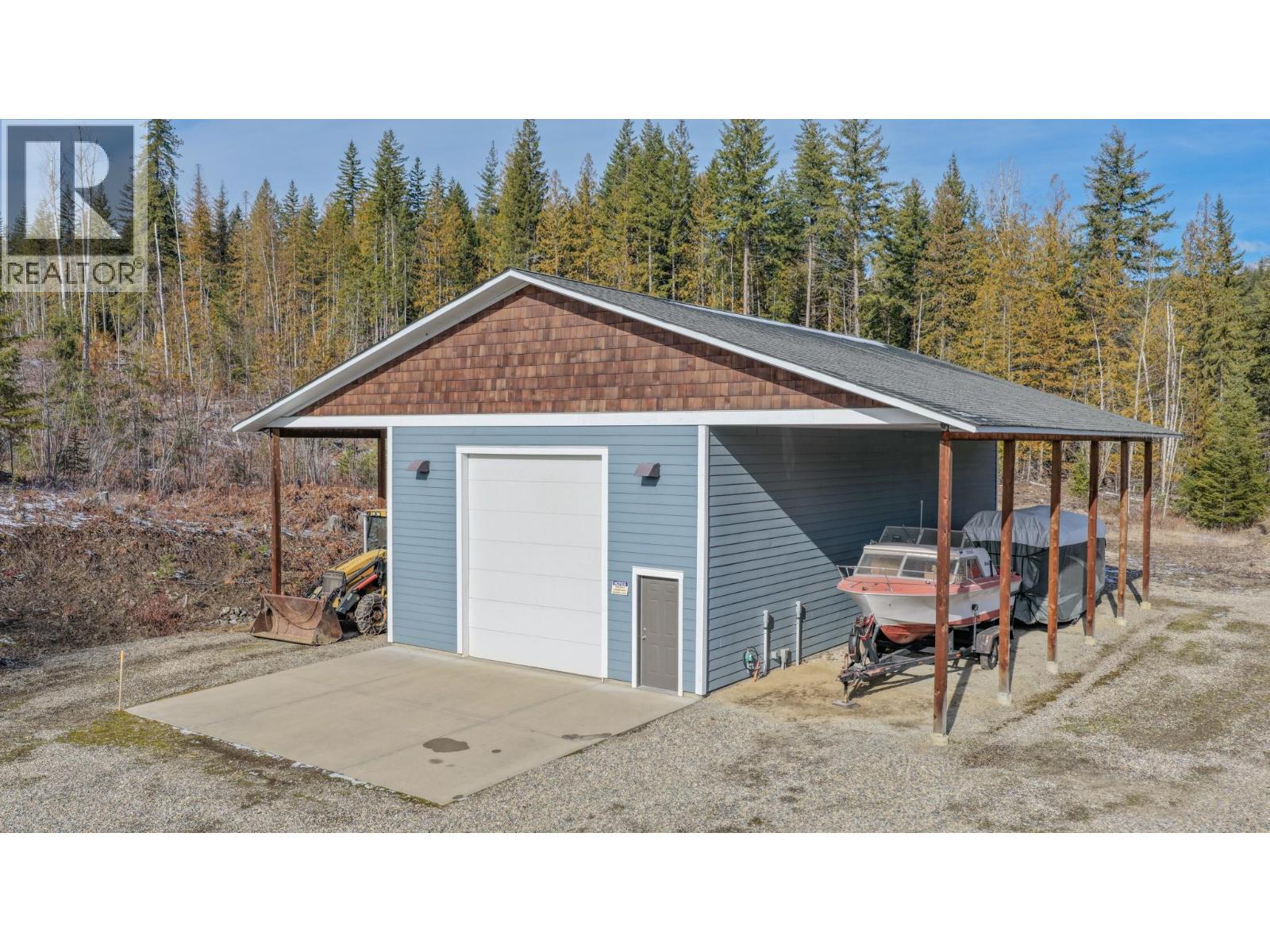 6137 Line 17 Road - Photo 3 of 84, Magna Bay, British Columbia