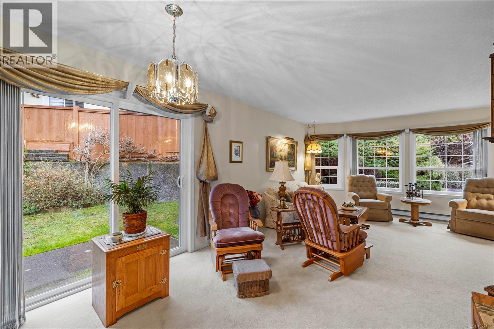 #2 4752 UPLANDS DR - 10