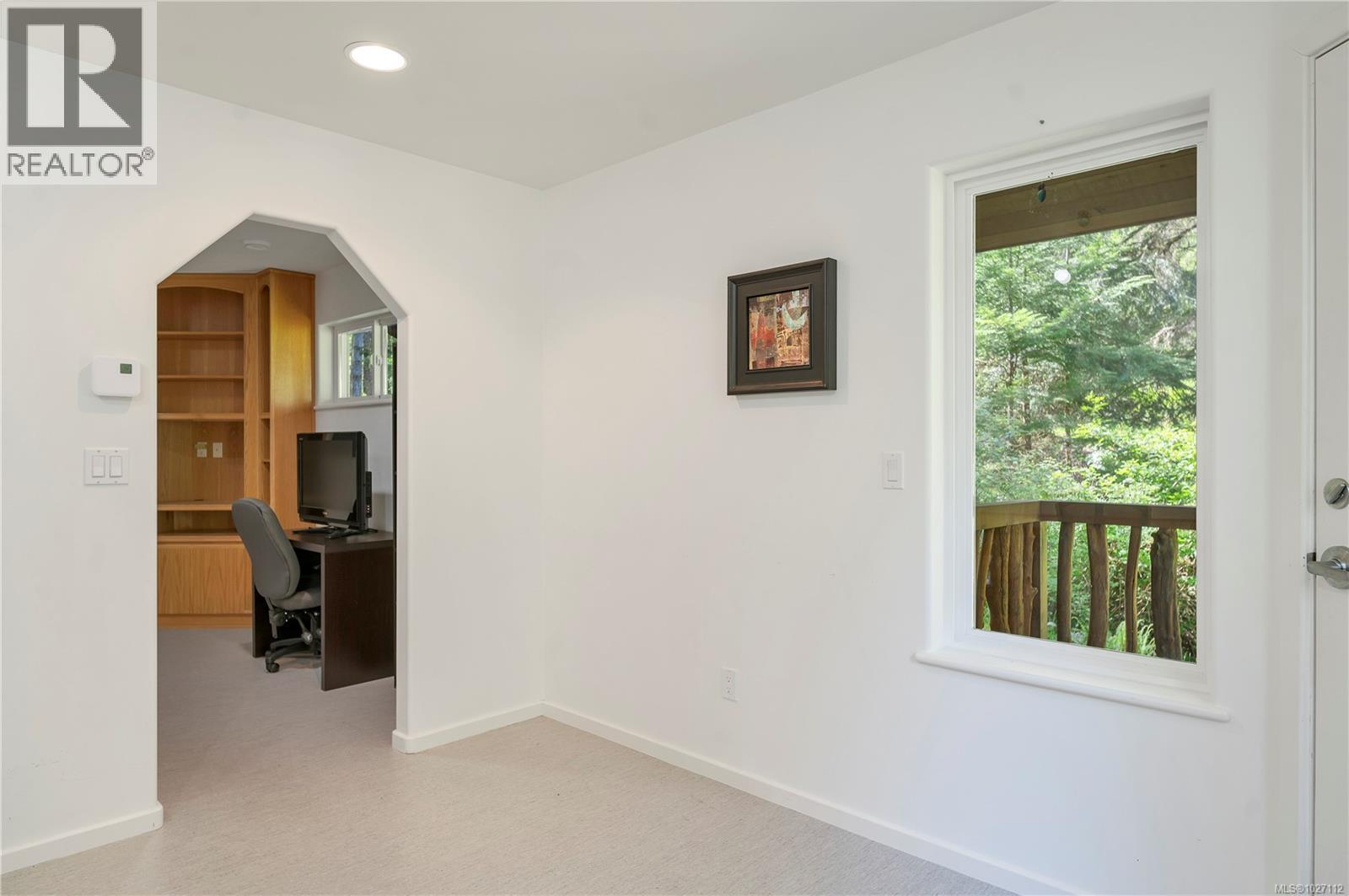 1747 Hyacinthe Bay Rd - 32
