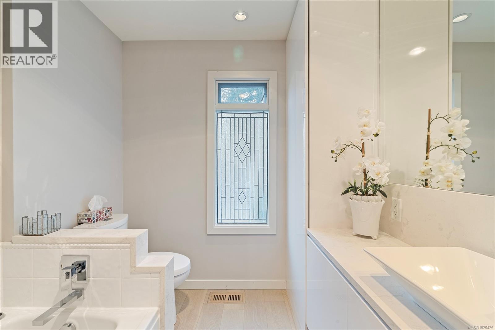  1662 Barksdale Drive, Saanich