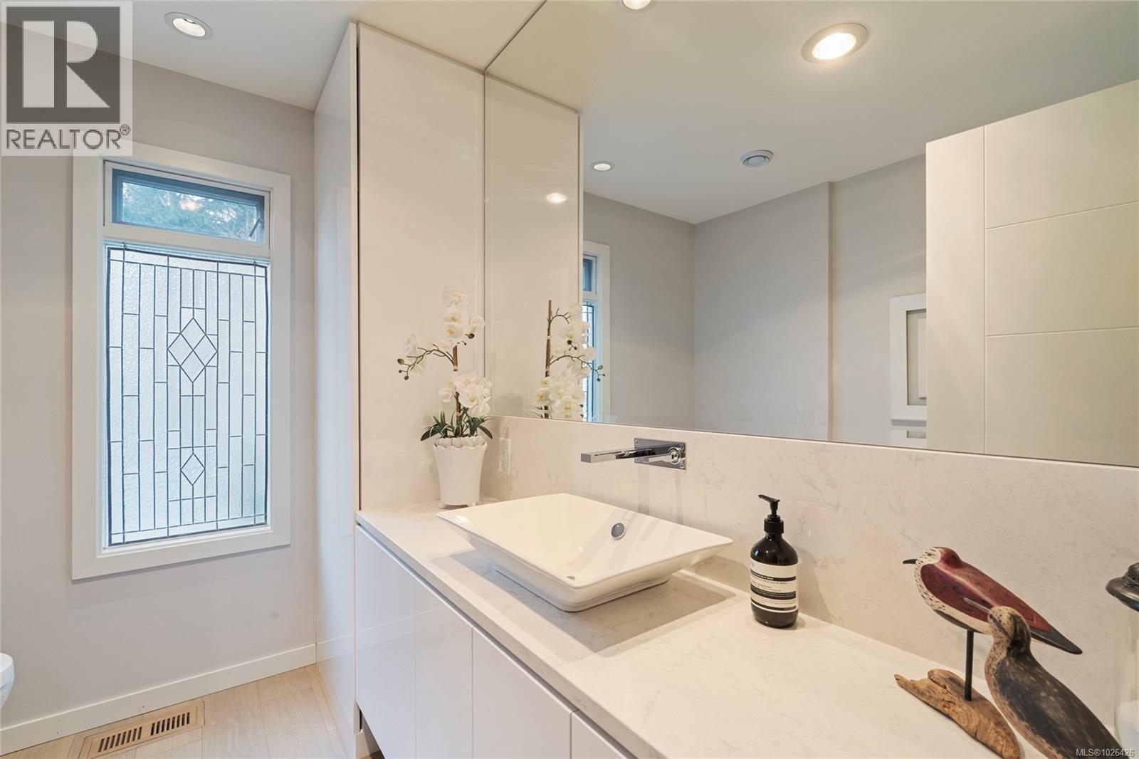  1662 Barksdale Drive, Saanich