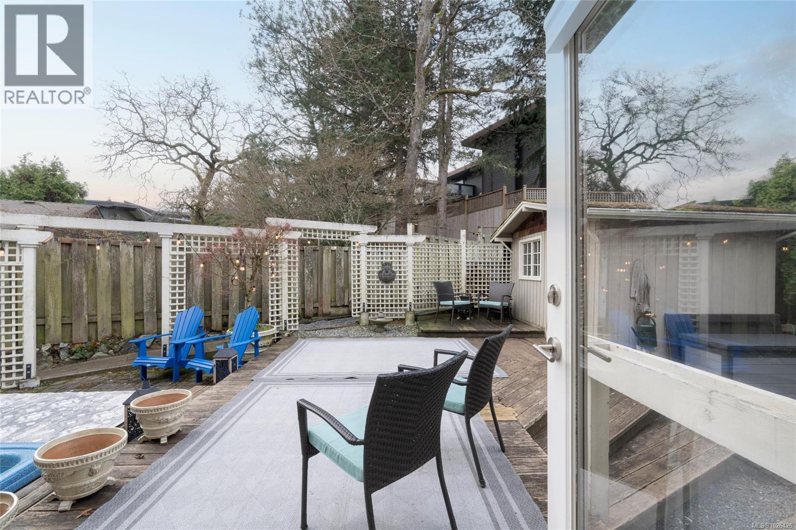  1662 Barksdale Drive, Saanich