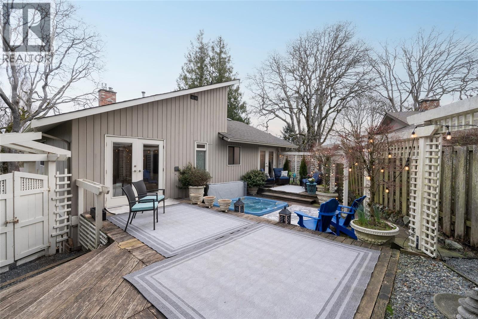  1662 Barksdale Drive, Saanich