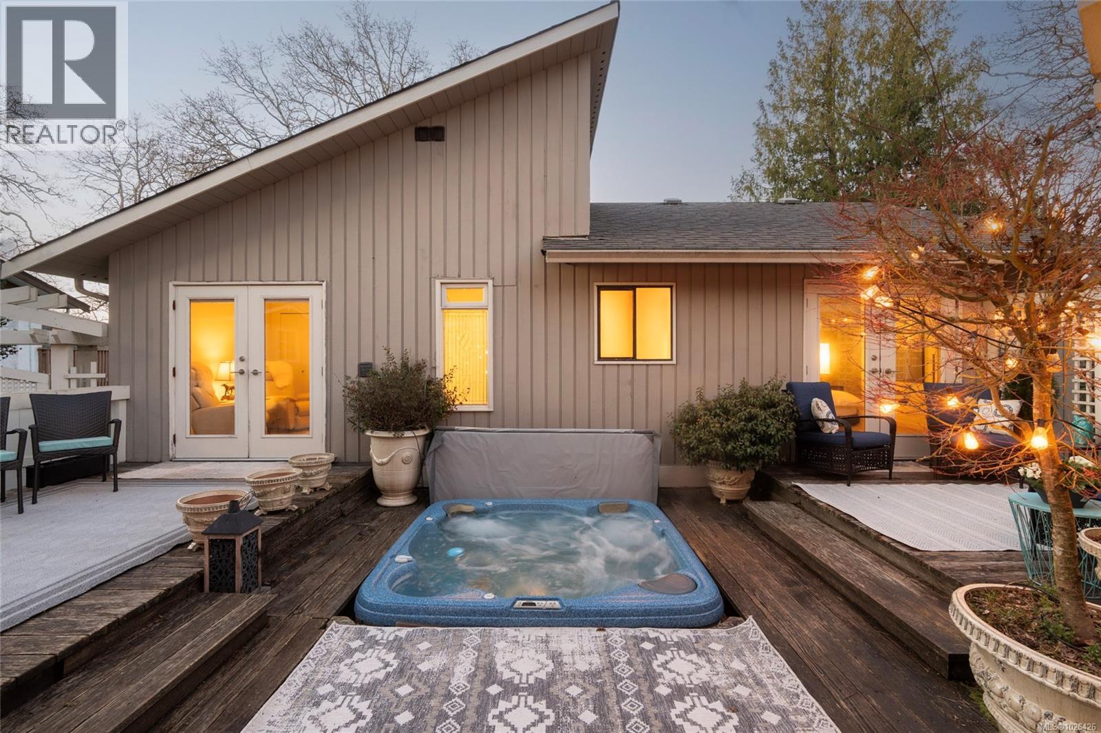  1662 Barksdale Drive, Saanich