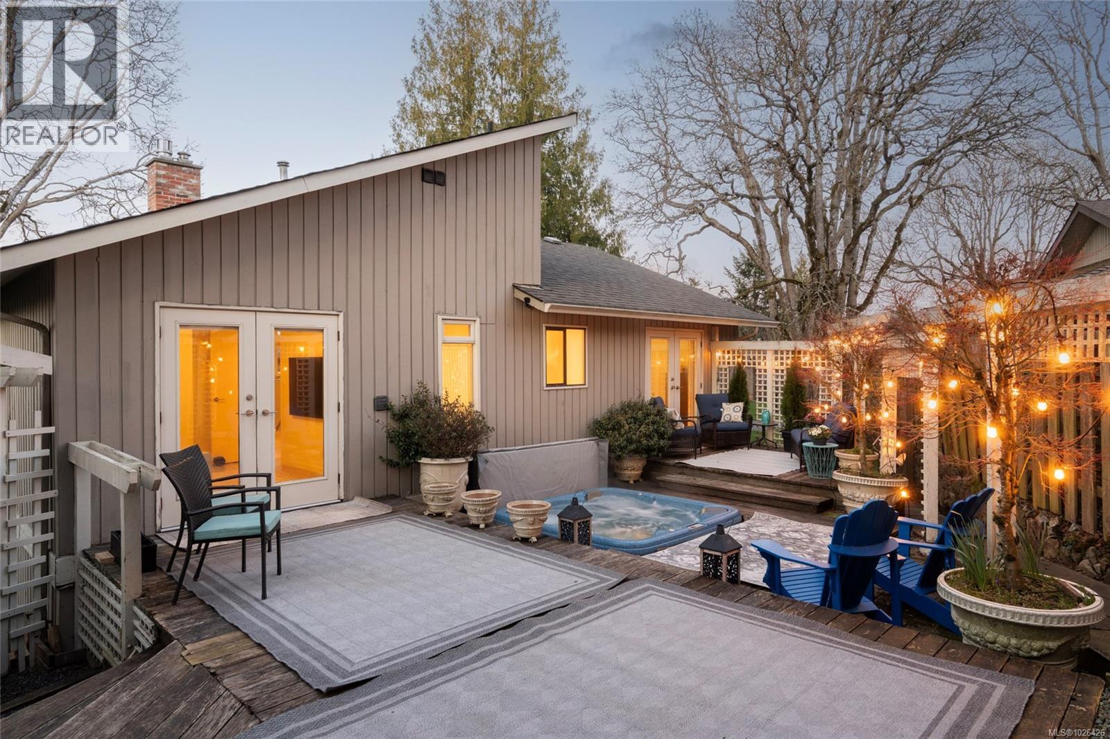  1662 Barksdale Drive, Saanich