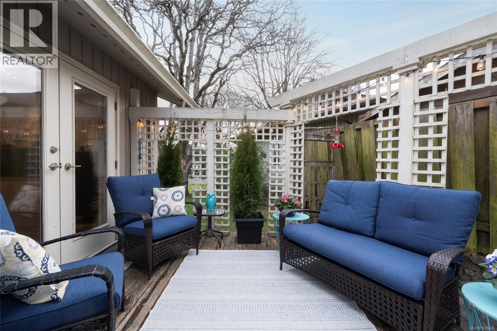  1662 Barksdale Drive, Saanich