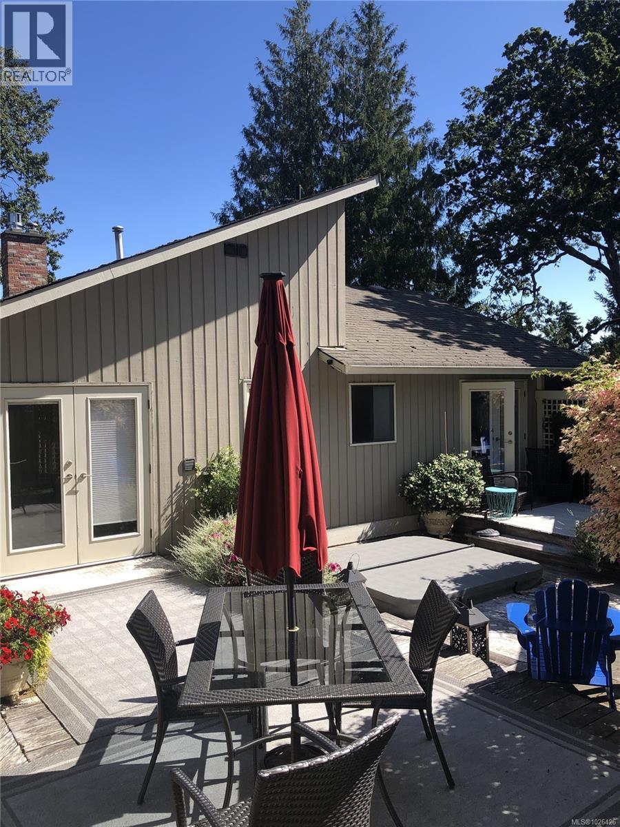  1662 Barksdale Drive, Saanich