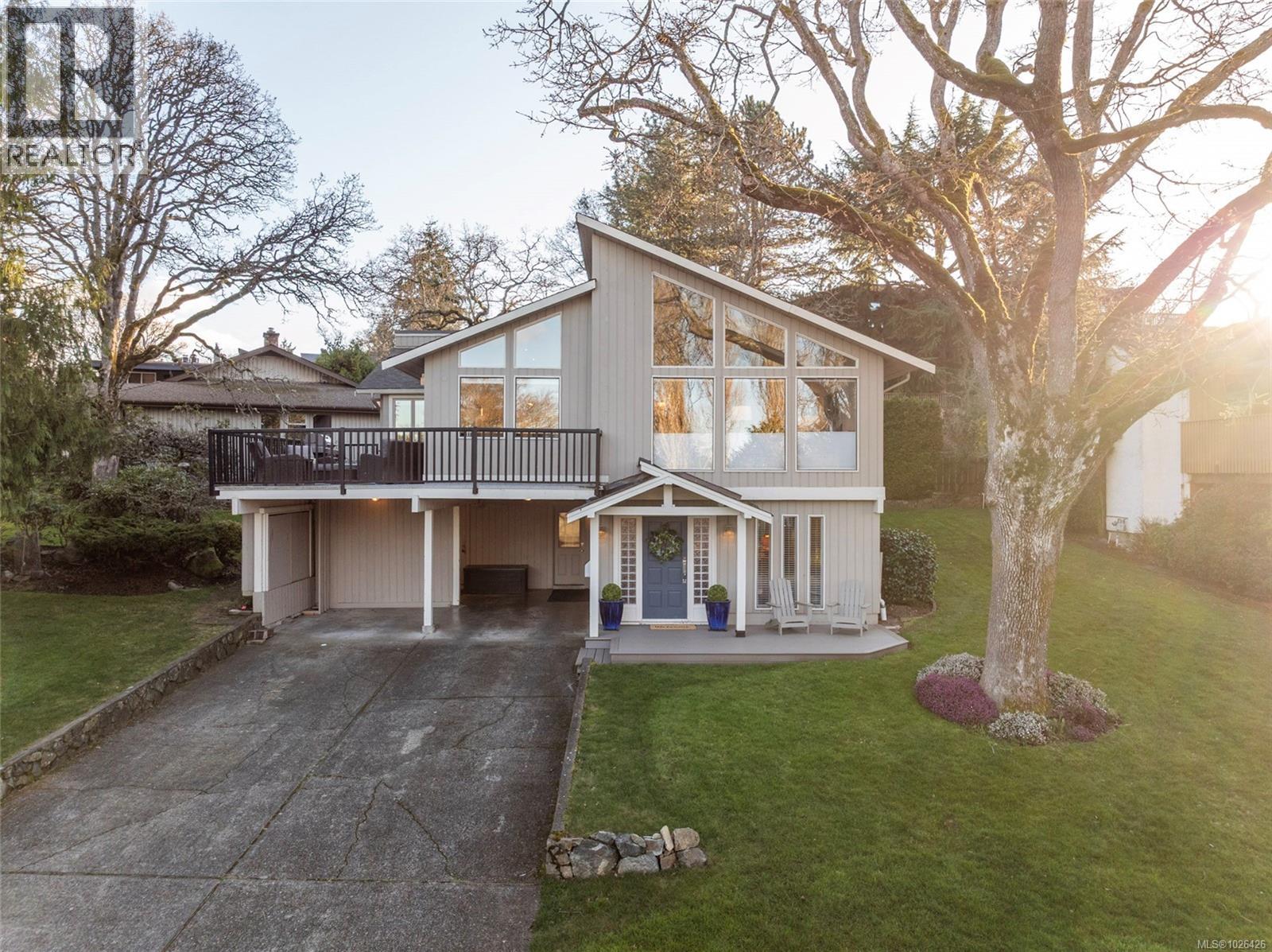  1662 Barksdale Drive, Saanich