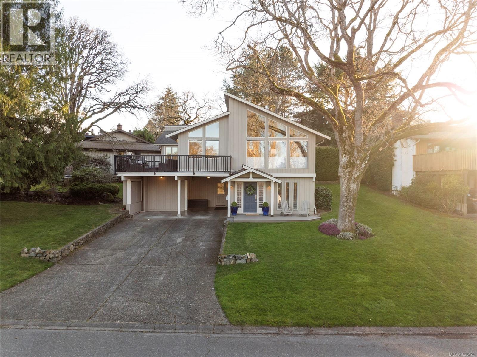  1662 Barksdale Drive, Saanich