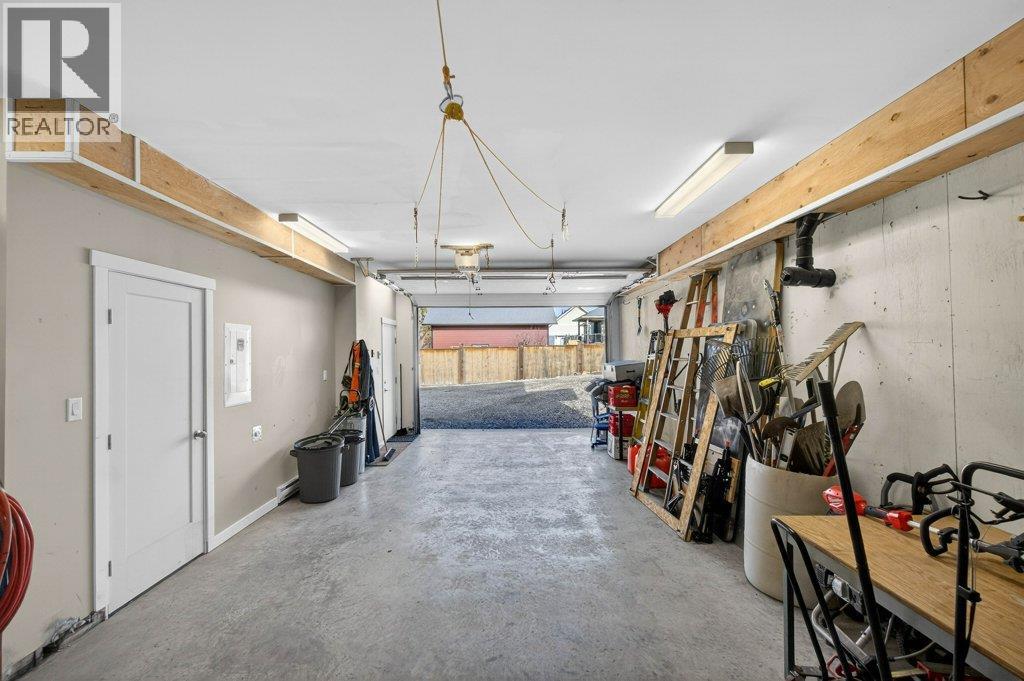 1221 23 Street SE, Salmon Arm