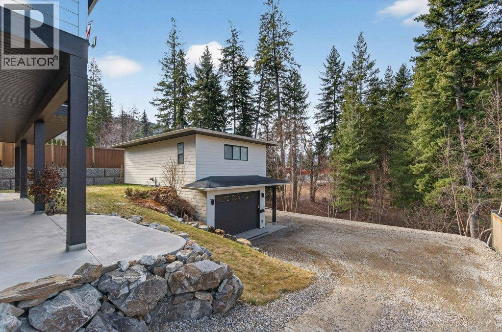 1221 23 Street SE, Salmon Arm