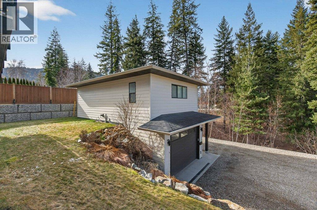 1221 23 Street SE, Salmon Arm