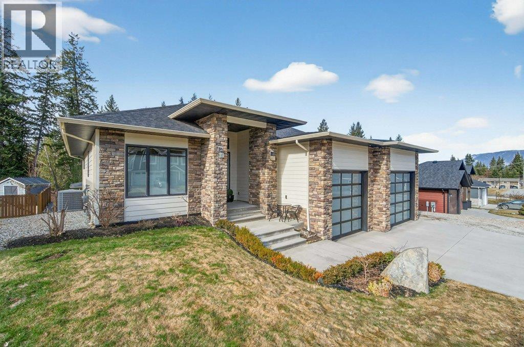 1221 23 Street SE, Salmon Arm