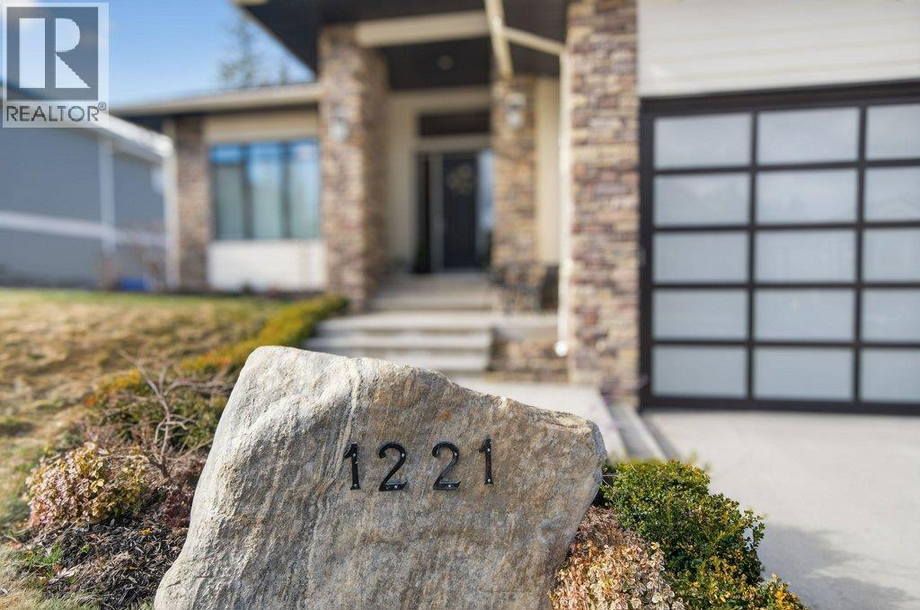 1221 23 Street SE, Salmon Arm