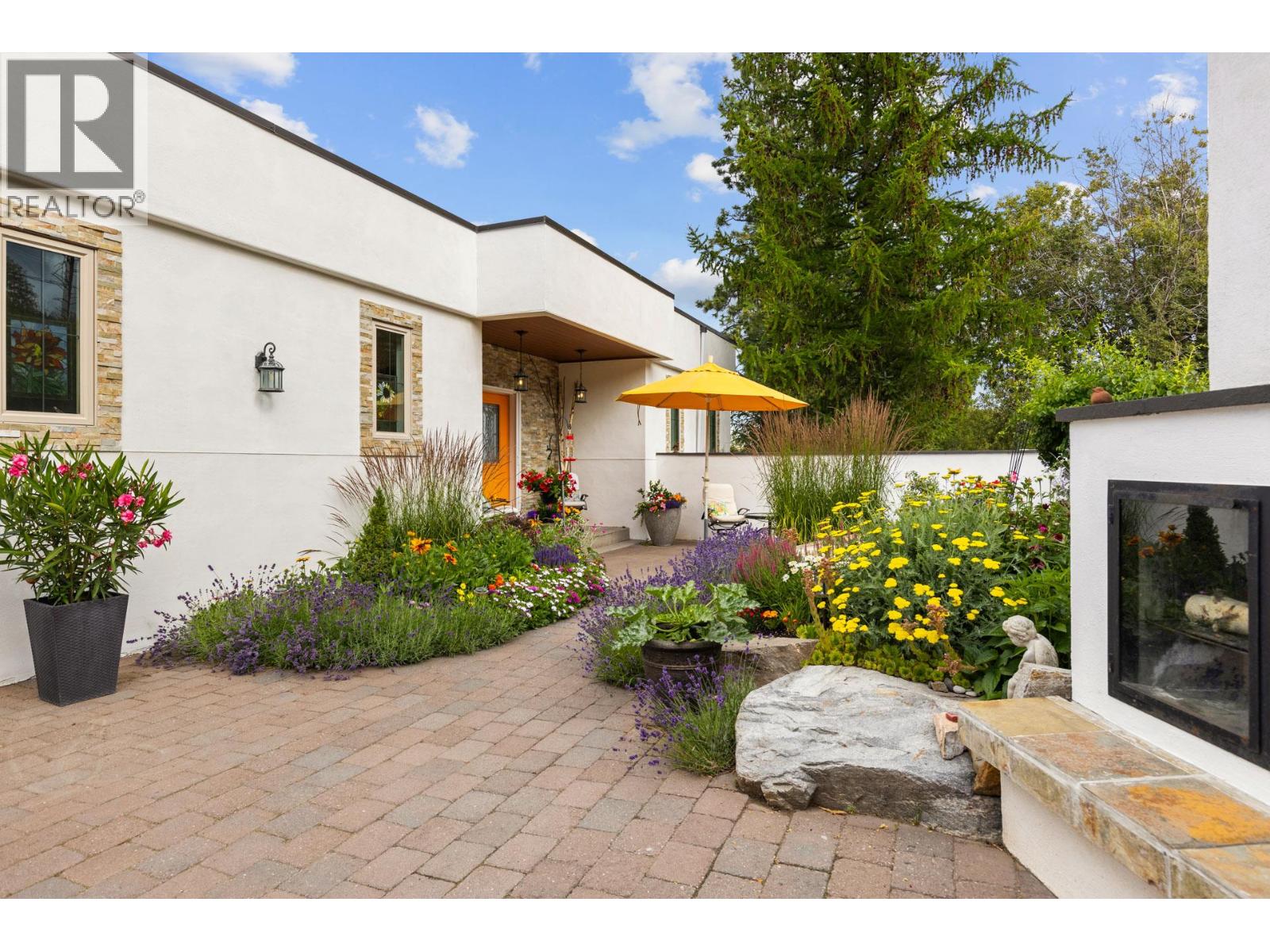 2286 CARMI Road, Penticton