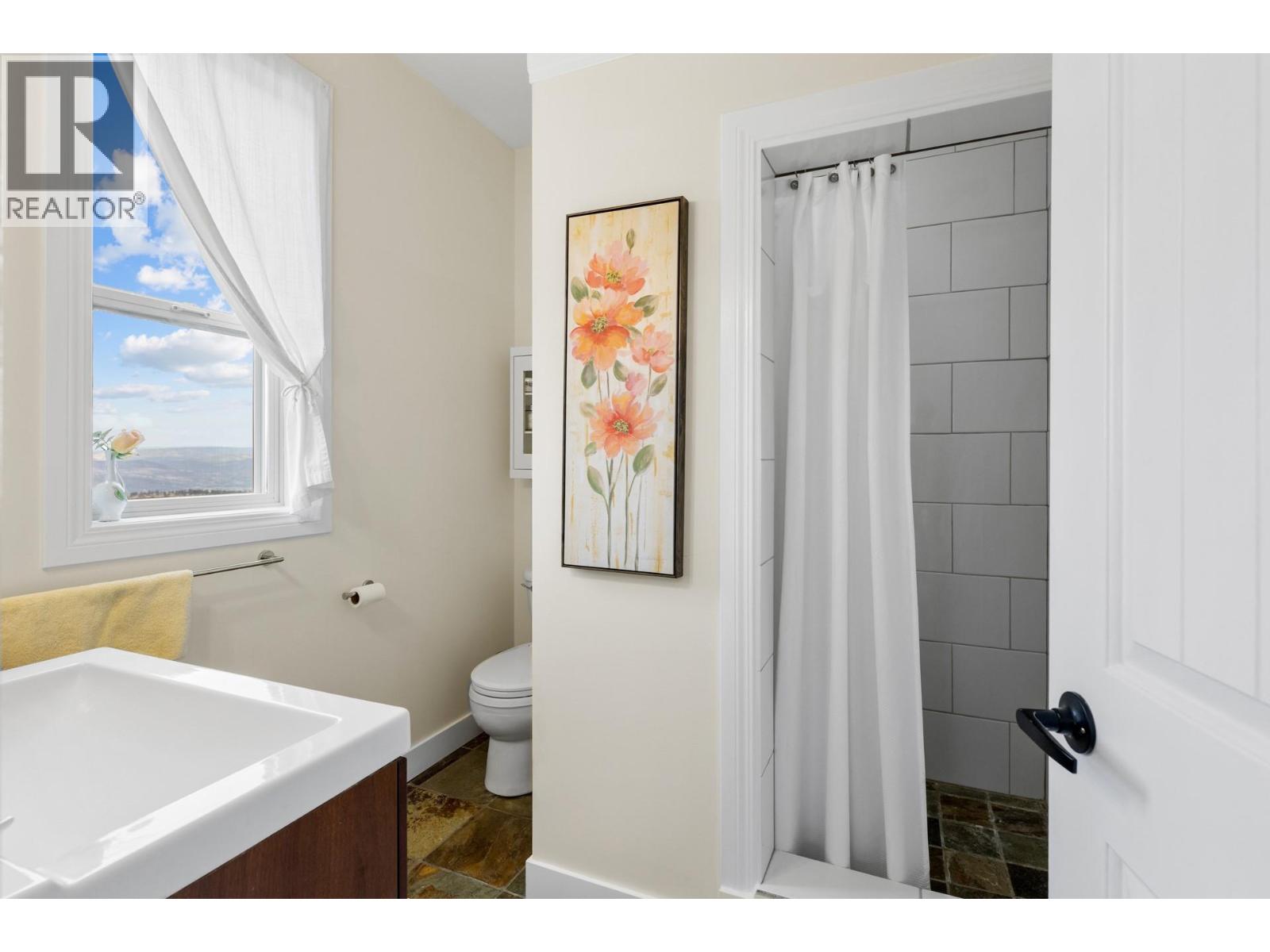 2286 CARMI Road, Penticton