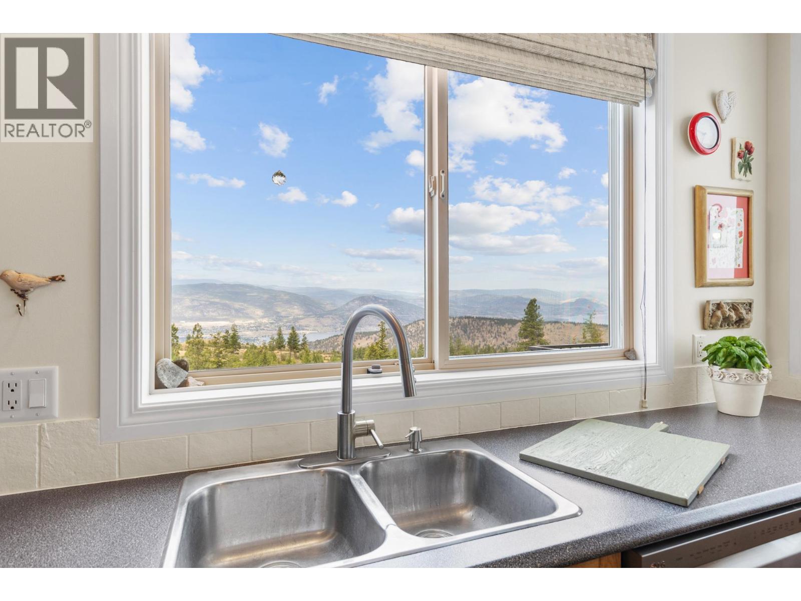 2286 CARMI Road, Penticton