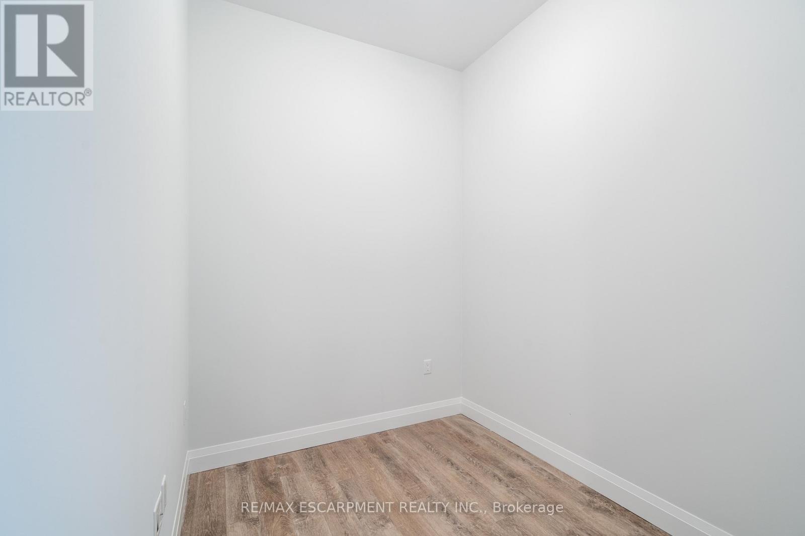 Single Family House for Sale in    REDFERN AVENUE Hamilton (Mountview) 