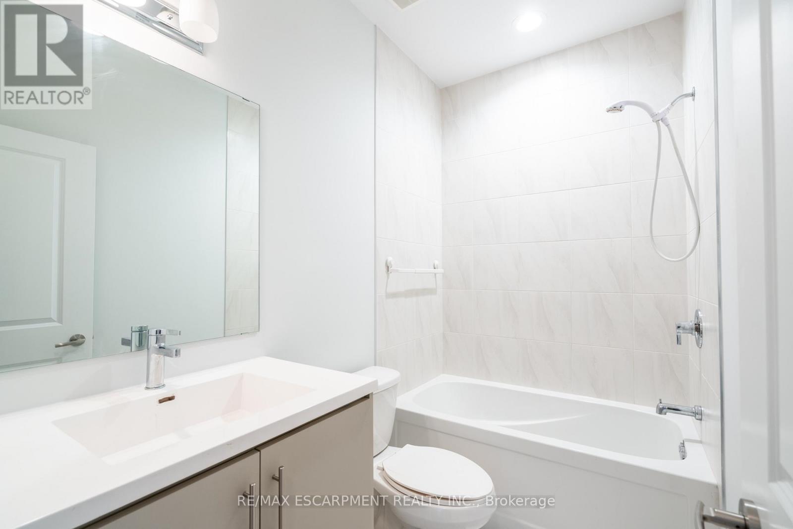 Single Family House for Sale in    REDFERN AVENUE Hamilton (Mountview) 