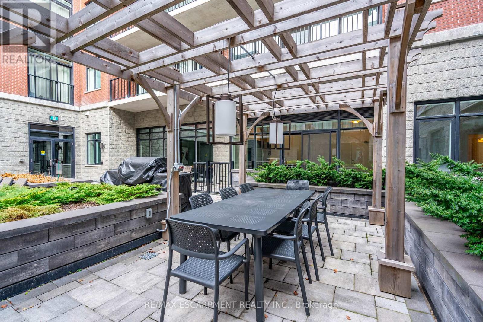 Single Family House for Sale in    REDFERN AVENUE Hamilton (Mountview) 