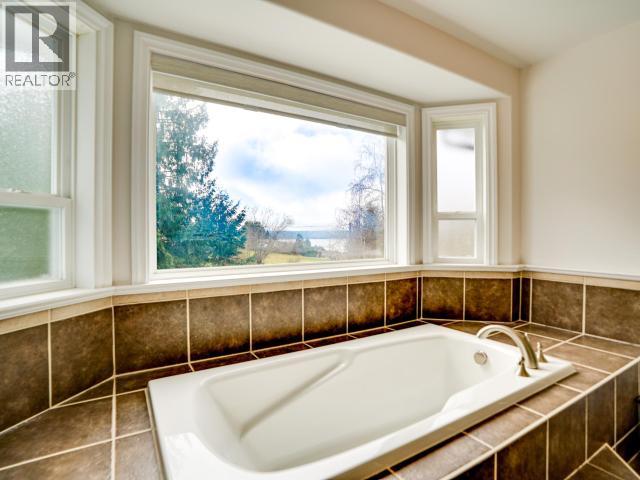 7160 KEMANO STREET, Powell River