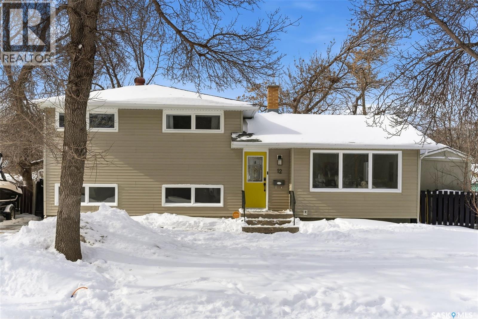 12 Montgomery ROAD - Photo 2 of 41, Regina, Saskatchewan