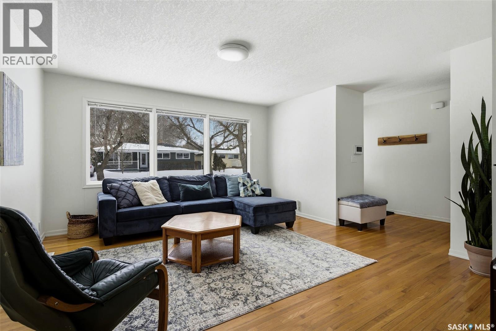 12 Montgomery ROAD - Photo 4 of 41, Regina, Saskatchewan