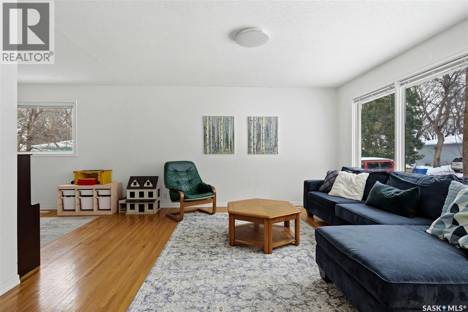 12 Montgomery ROAD - Photo 5 of 41, Regina, Saskatchewan